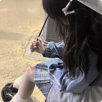 沙滩上的夏娃